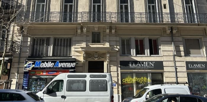 Image 2 sur 11 - Appartement  ·  Vente · Marseille (13001) · 2 pièces · 78m²