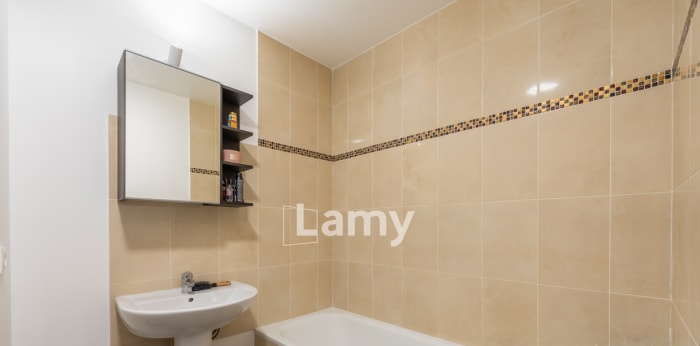 Image 9 sur 10 - Appartement  ·  Vente · Pantin (93500) · 3 pièces · 69m²