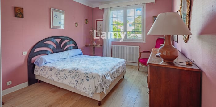 Image 9 sur 11 - Maison/villa  ·  Vente · Bayonne (64100) · 6 pièces · 150m²