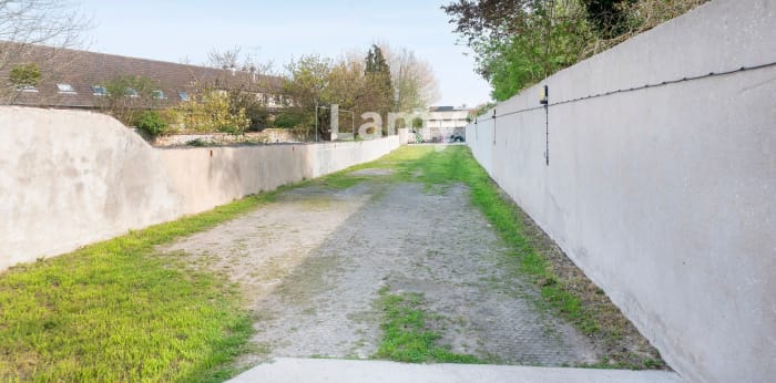 Image 4 sur 21 - Immeuble  ·  Vente · Linas (91310) · 200m²