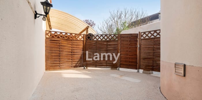 Image 5 sur 21 - Immeuble  ·  Vente · Linas (91310) · 200m²