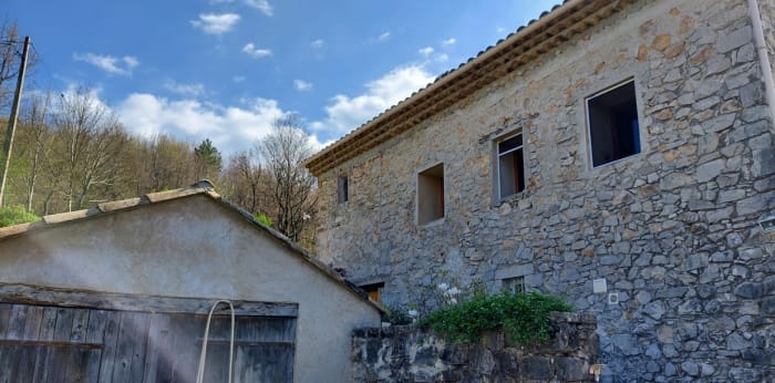 Image 14 sur 16 - Maison/villa  ·  Vente · Sisteron (04200) · 7 pièces · 180m²