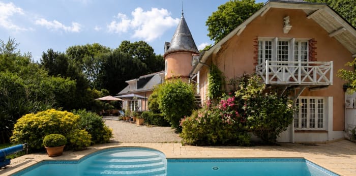 Image 1 sur 8 - Maison/villa  ·  Vente · Rennes (35000) · 8 pièces · 287m²