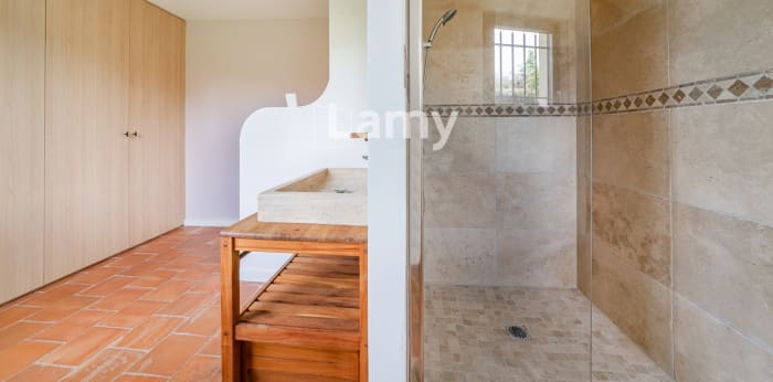 Image 11 sur 14 - Maison/villa  ·  Vente · Meyreuil (13590) · 8 pièces · 250m²