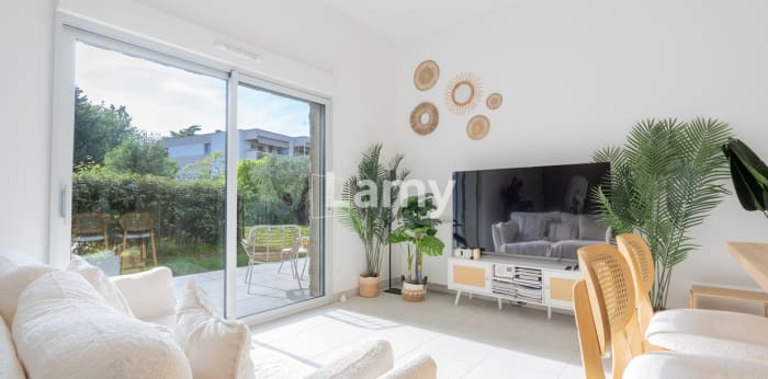 Image 1 sur 10 - Appartement  ·  Vente · Le Cannet (06110) · 4 pièces · 97m²