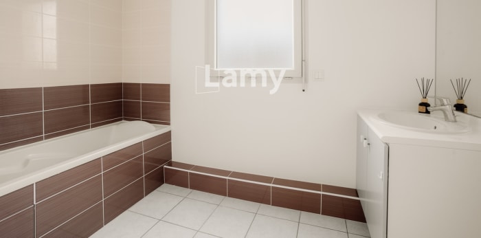 Image 8 sur 9 - Appartement  ·  Vente · Decines Charpieu (69150) · 3 pièces · 64m²
