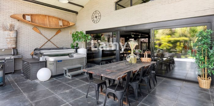 Image 8 sur 30 - Maison/villa  ·  Vente · Corbeil Essonnes (91100) · 10 pièces · 650m²
