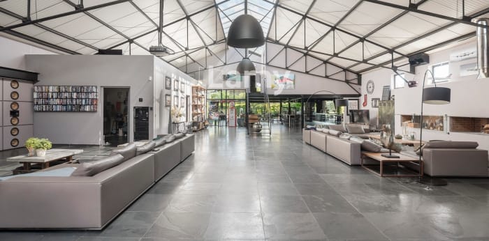 Image 3 sur 30 - Maison/villa  ·  Vente · Corbeil Essonnes (91100) · 10 pièces · 650m²