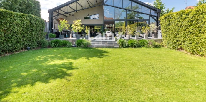 Image 1 sur 30 - Maison/villa  ·  Vente · Corbeil Essonnes (91100) · 10 pièces · 650m²