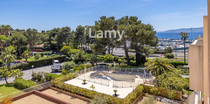 Image 11 sur 12 - Appartement  ·  Vente · St Raphael (83700) · 2 pièces · 49m²