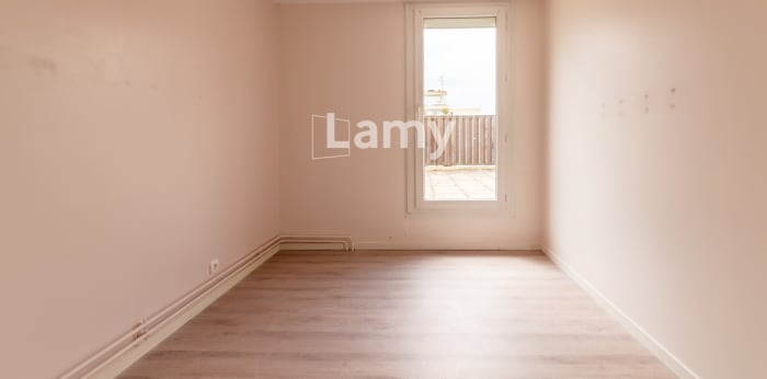 Image 8 sur 14 - Appartement  ·  Vente · Angouleme (16000) · 5 pièces · 100m²
