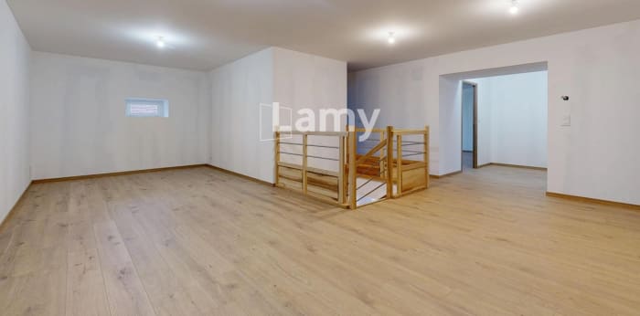 Image 6 sur 14 - Maison/villa  ·  Vente · Combeaufontaine (70120) · 8 pièces · 271m²