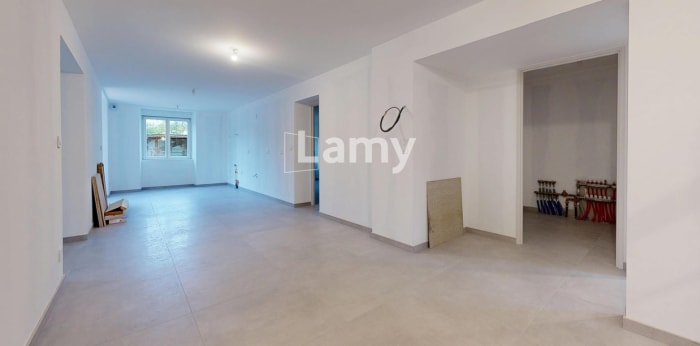 Image 11 sur 14 - Maison/villa  ·  Vente · Combeaufontaine (70120) · 8 pièces · 271m²