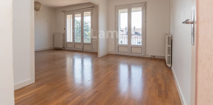 Image 2 sur 5 - Appartement  ·  Vente · Lons Le Saunier (39000) · 3 pièces · 80m²