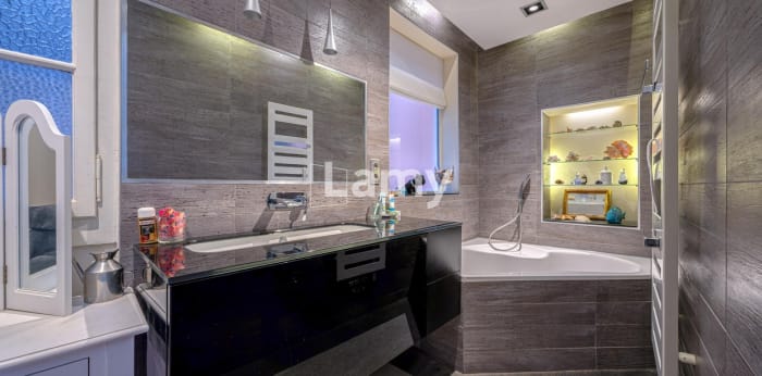 Image 5 sur 11 - Appartement  ·  Vente · Aix Les Bains (73100) · 6 pièces · 187m²