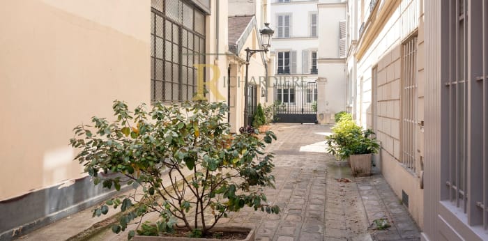 Appartement 2 pièces 49 m² · à Paris · 49 m² · 785 000 €