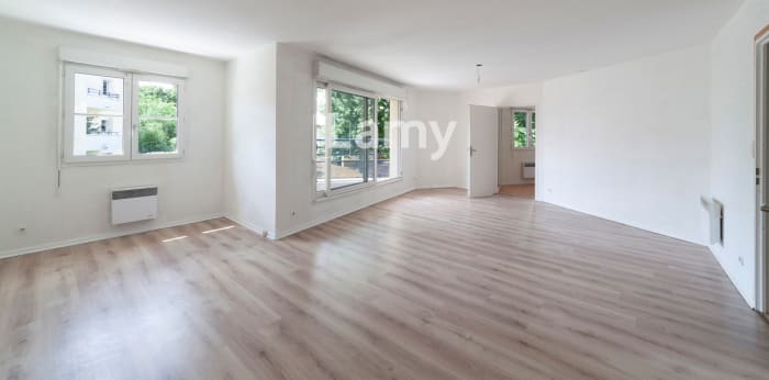Image 3 sur 8 - Appartement  ·  Vente · Besancon (25000) · 5 pièces · 115m²