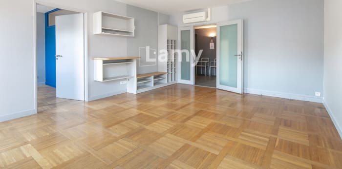 Image 1 sur 13 - Local  ·  Vente · Grenoble (38000) · 6 pièces · 128m²