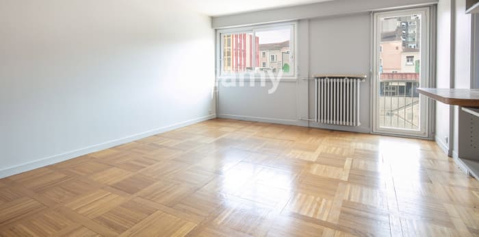 Image 4 sur 13 - Local  ·  Vente · Grenoble (38000) · 6 pièces · 128m²