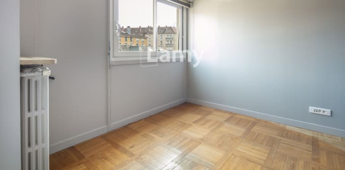 Image 11 sur 13 - Local  ·  Vente · Grenoble (38000) · 6 pièces · 128m²