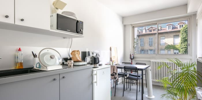 Image 10 sur 13 - Local  ·  Vente · Grenoble (38000) · 6 pièces · 128m²