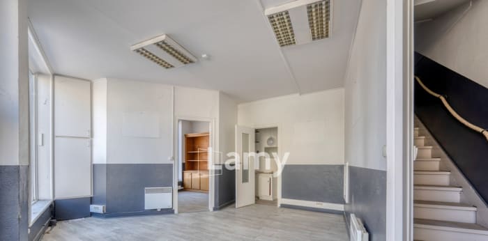 Image 2 sur 7 - Bureaux  ·  Vente · Libourne (33500) · 6 pièces · 281m²