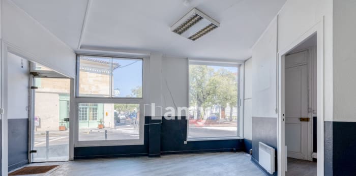 Image 4 sur 7 - Bureaux  ·  Vente · Libourne (33500) · 6 pièces · 281m²