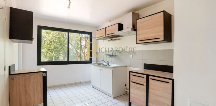 Image 11 sur 14 - Appartement  ·  Vente · Paris (75019) · 4 pièces · 102m²