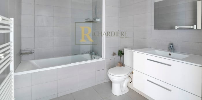 Image 12 sur 14 - Appartement  ·  Vente · Paris (75019) · 4 pièces · 102m²