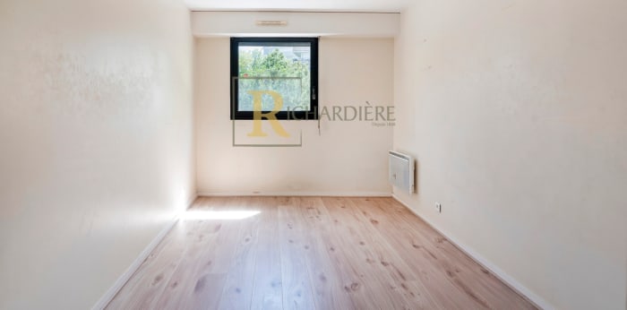 Image 8 sur 14 - Appartement  ·  Vente · Paris (75019) · 4 pièces · 102m²