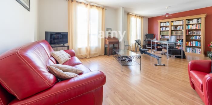 Image 1 sur 13 - Appartement  ·  Vente · Angouleme (16000) · 2 pièces · 64m²