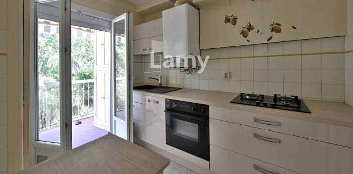 Image 5 sur 15 - Appartement  ·  Vente · Nimes (30900) · 5 pièces · 82m²