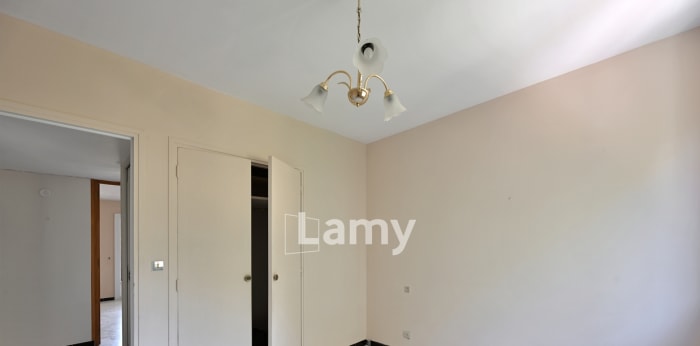 Image 11 sur 15 - Appartement  ·  Vente · Nimes (30900) · 5 pièces · 82m²