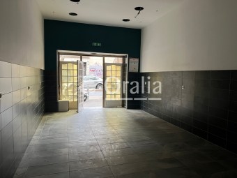 Image 2 - Local · Marseille (13003) · 66m²