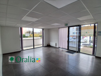 Image 1 - Local commercial · Jassans Riottier (01480) · 78m²