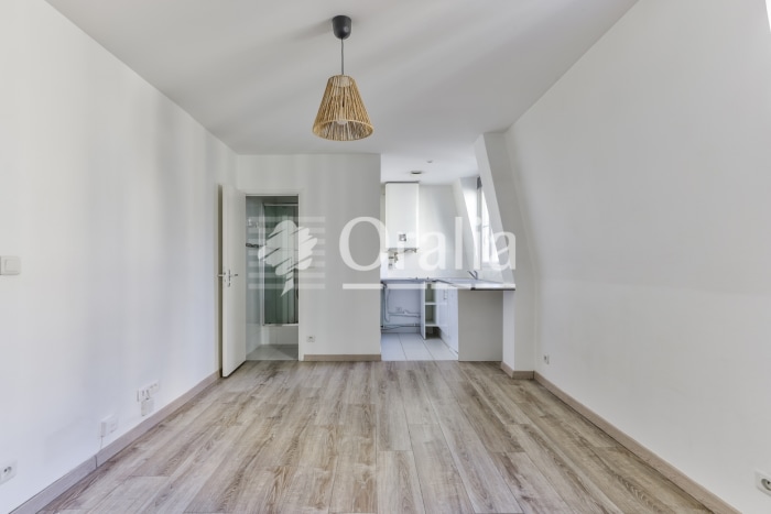 Image 6 sur 9 - Appartement  ·  Vente · Paris (75004) · 1 pièce · 18m²