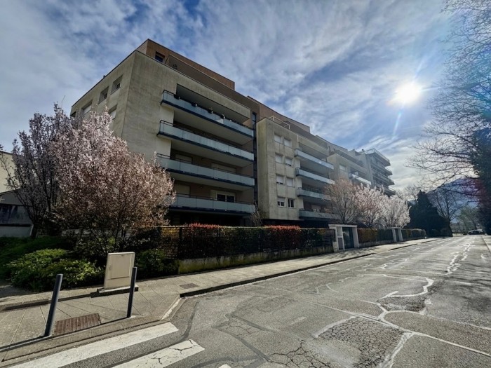 Image 2 sur 9 - Appartement  ·  Vente · Grenoble (38000) · 2 pièces · 43m²