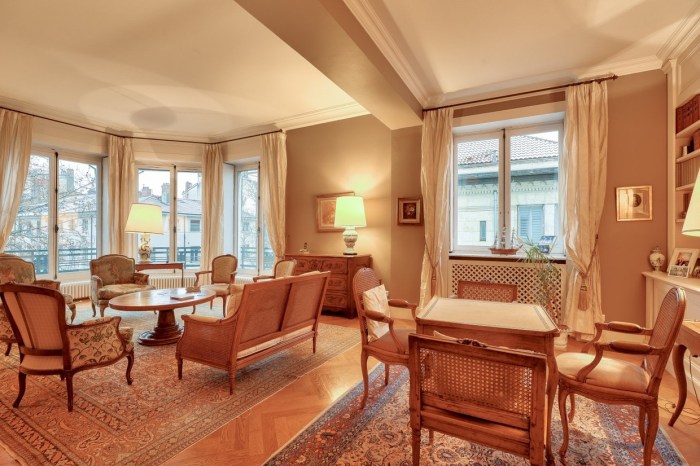 Image 2 sur 17 - Appartement  ·  Vente · Lyon (69006) · 5 pièces · 220m²