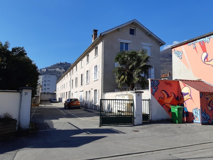Image 1 sur 13 - Immeuble  ·  Vente · Grenoble (38000) · 60m²