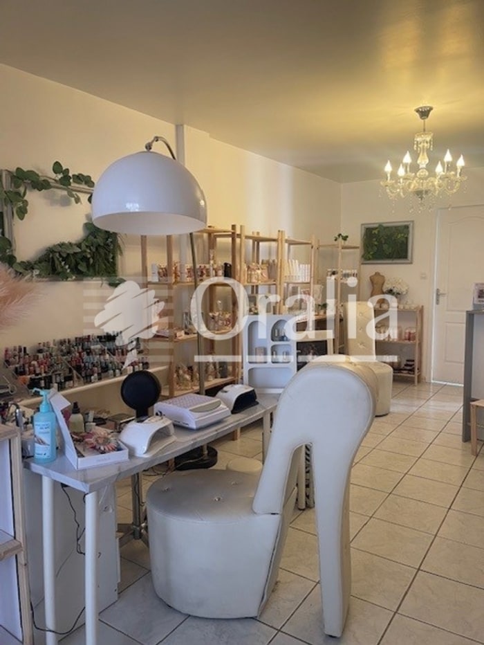 Image 1 sur 10 - Local  ·  Location · Marseille (13010) · 62m²