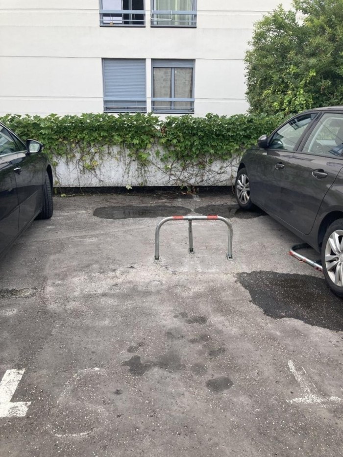 Image 1 sur 2 - Parking/box  ·  Location · Bordeaux (33800) · 1m²