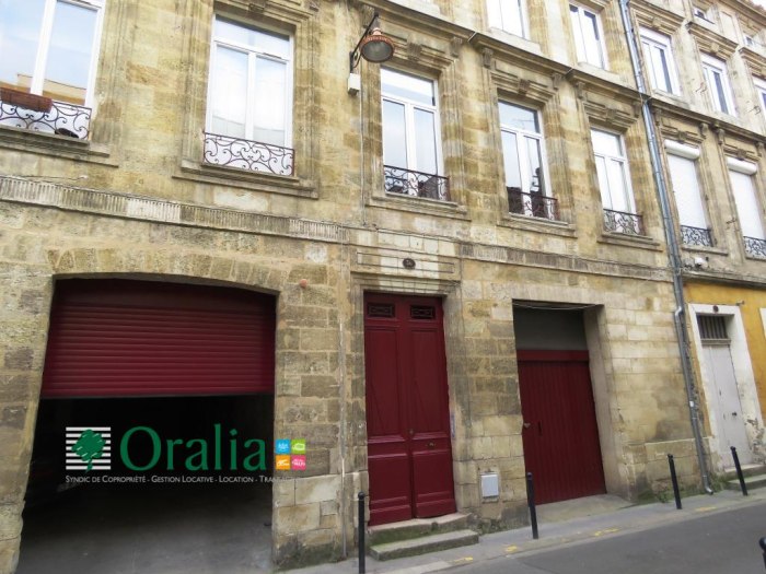 Image 1 sur 6 - Parking  ·  Location · Bordeaux (33000)