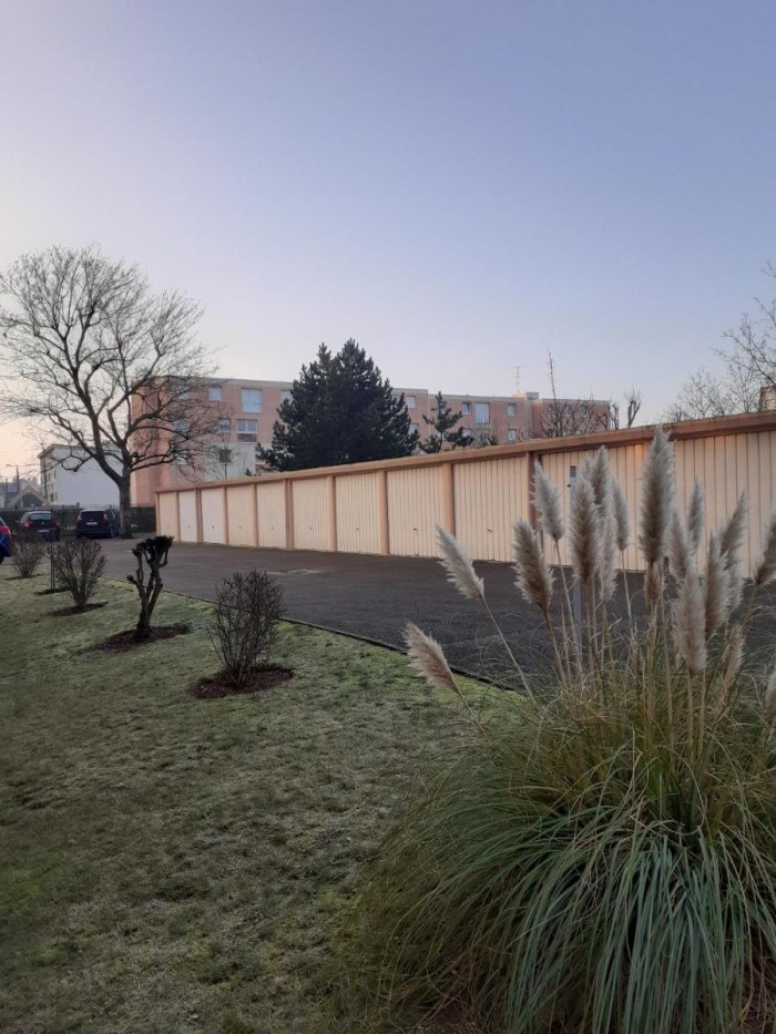 Image 1 sur 2 - Parking  ·  Location · Dijon (21000)