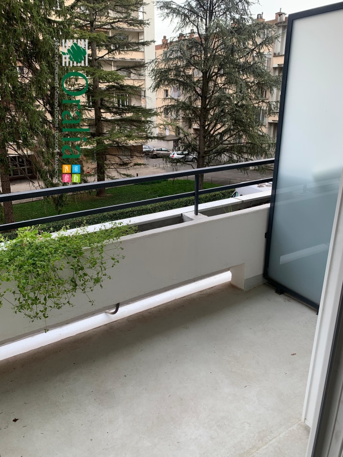 Image 10 sur 19 - Appartement  ·  Location · Grenoble (38100) · 2 pièces · 61m²