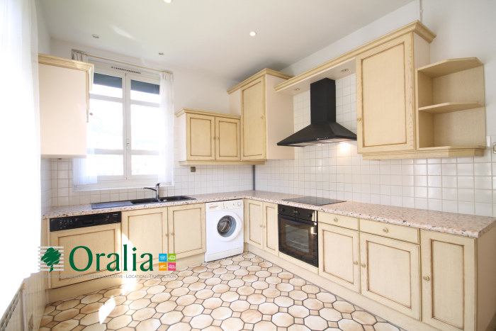 Image 1 sur 9 - Appartement  ·  Location · Grenoble (38000) · 4 pièces · 105m²