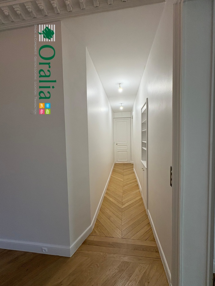 Image 11 sur 27 - Appartement  ·  Location · Paris (75007) · 6 pièces · 180m²