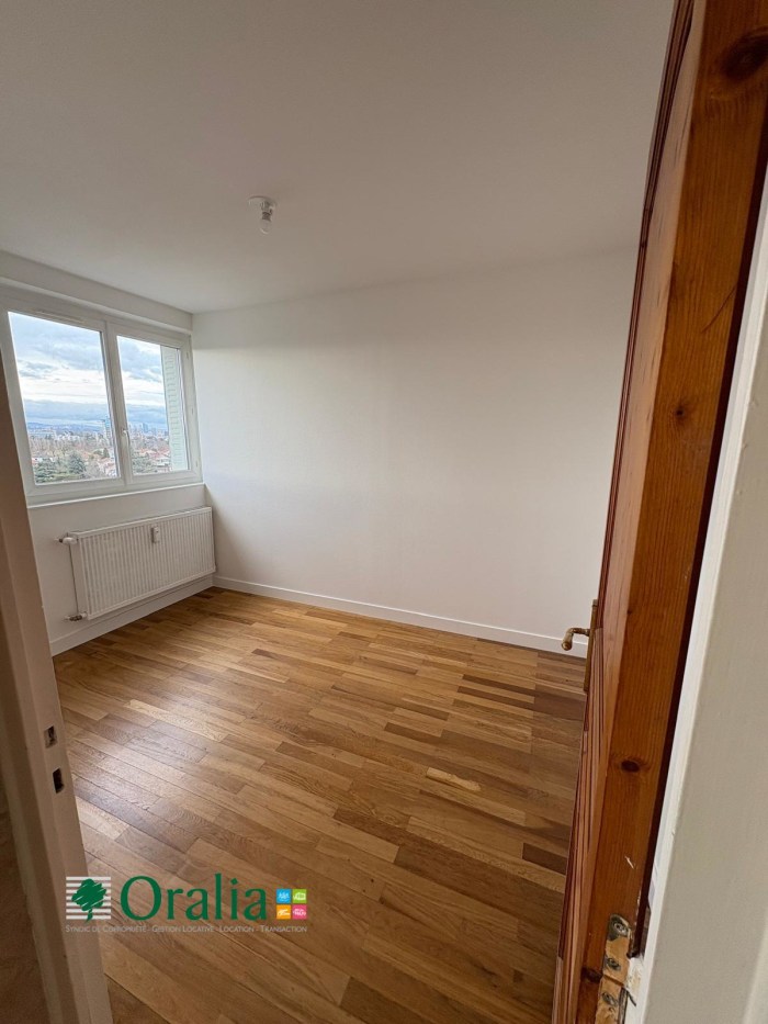 Image 2 sur 4 - Appartement  ·  Location · Bron (69500) · 3 pièces · 53m²