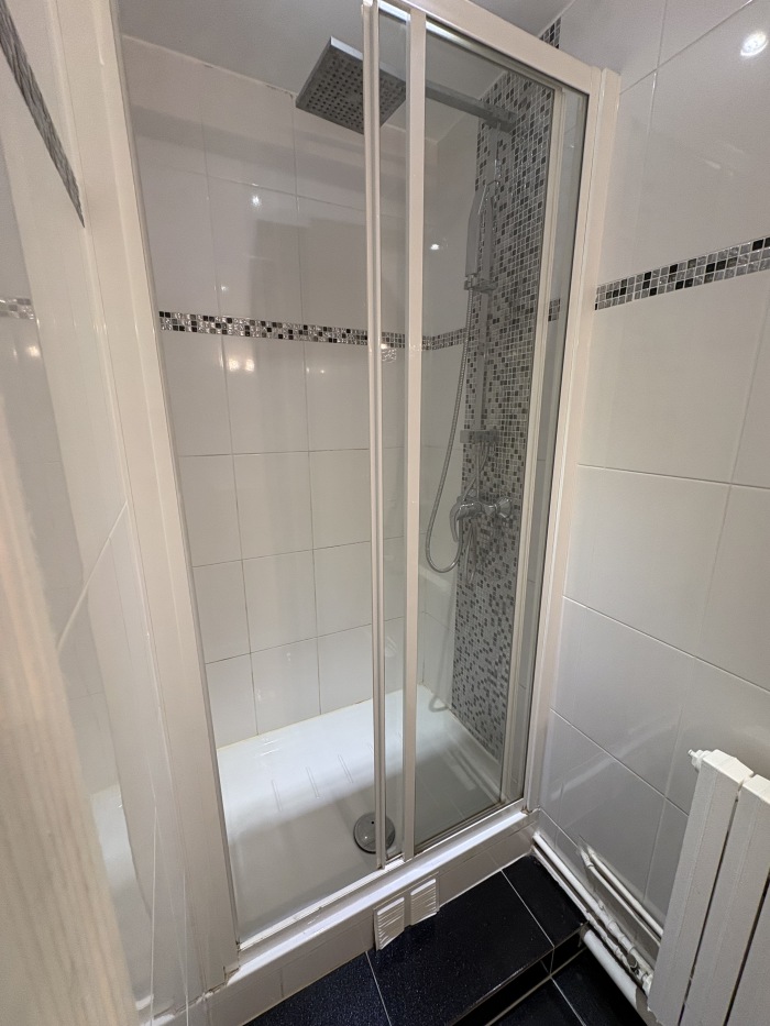 Image 6 sur 7 - Appartement  ·  Location · Paris (75017) · 5 pièces · 115m²
