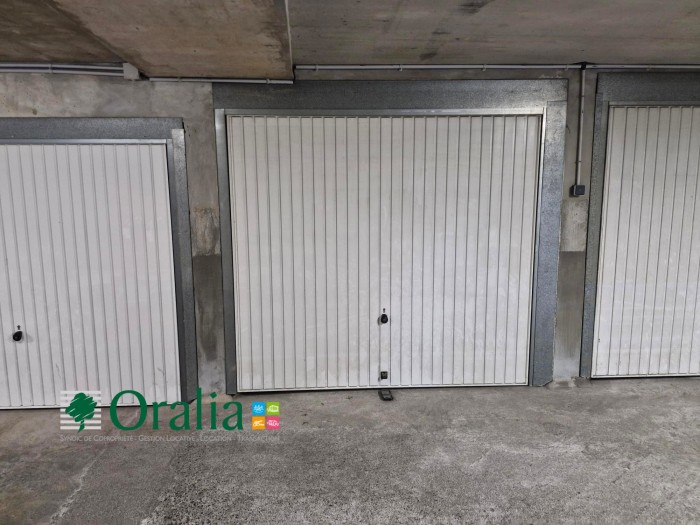 Image 1 sur 1 - Parking  ·  Location · Cannes La Bocca (06150)