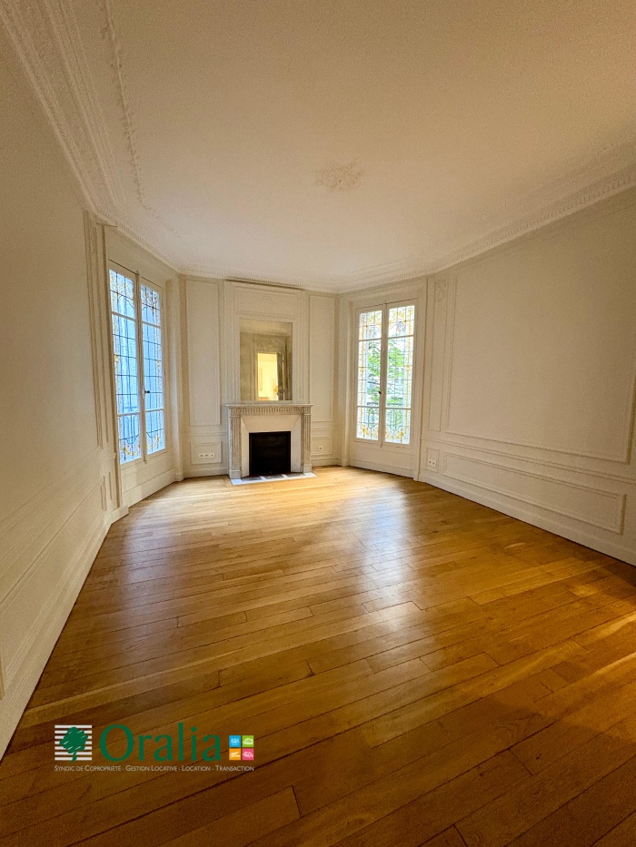 Image 5 sur 11 - Appartement  ·  Location · Paris (75007) · 6 pièces · 145m²